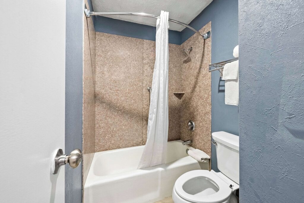 Quality Inn & Suites Fayetteville I-95 - Image 1