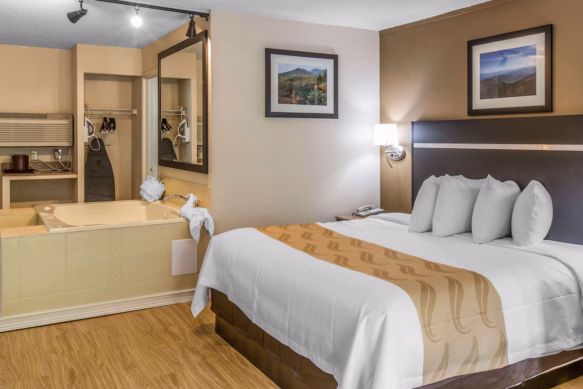 Quality Inn & Suites - Image 4