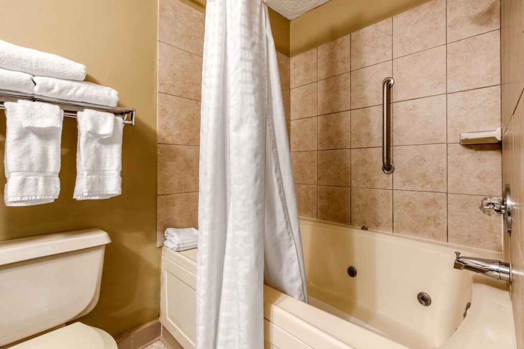 Quality Inn & Suites New Castle - Image 1