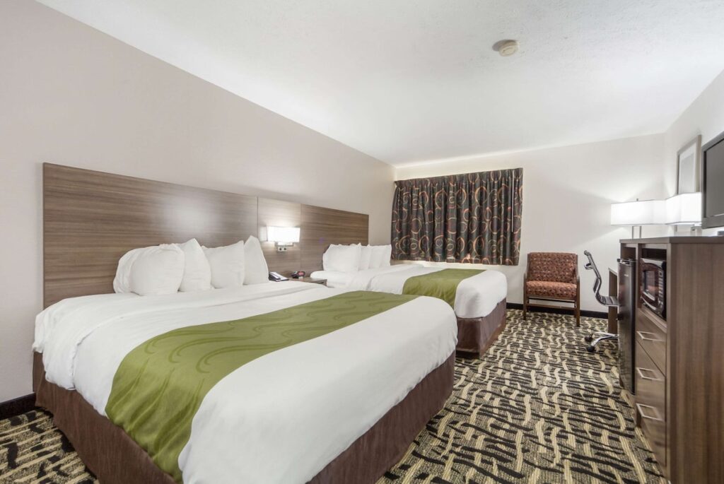 Quality Inn & Suites Omaha Chalco - Image 3