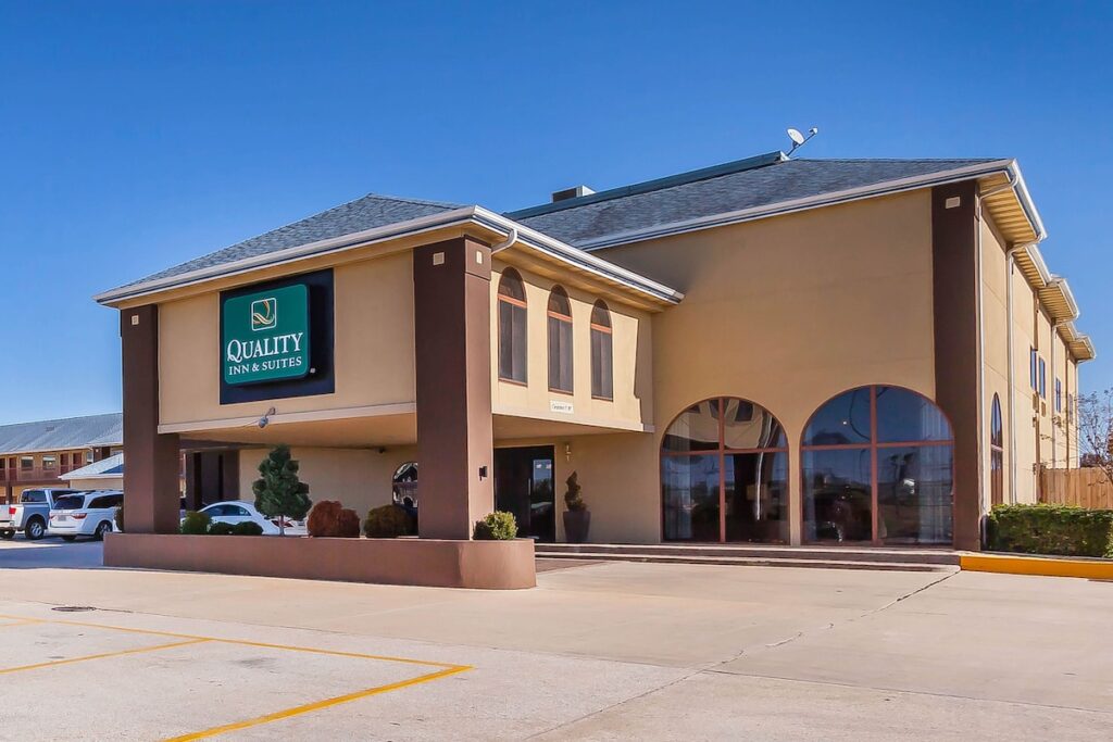 Quality Inn & Suites Owasso US-169 - Image 5