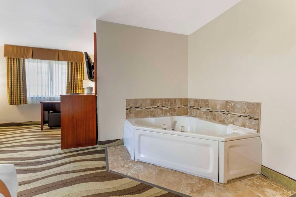 Quality Inn & Suites Stoughton – Madison South - Image 1