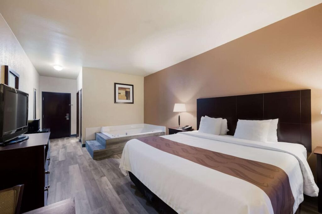 Quality Inn & Suites Terrell - Image 3