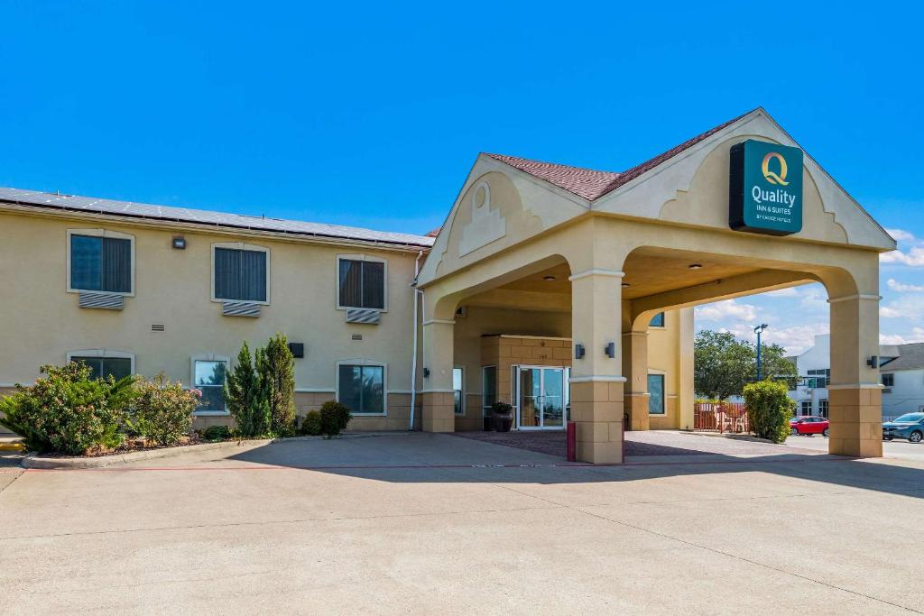 Quality Inn & Suites Terrell - Image 2
