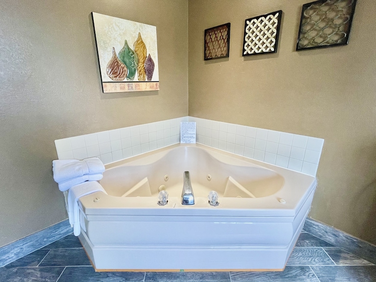 Quality Inn & Suites at Airport Blvd I-65 - Image 1