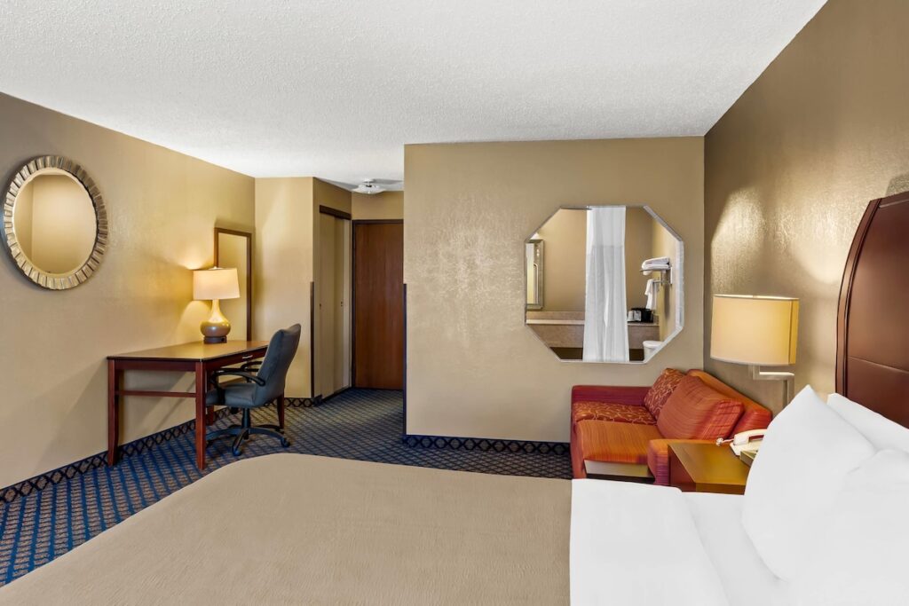 Quality Inn & Suites - Image 3