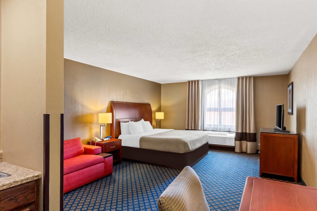 Quality Inn & Suites - Image 4