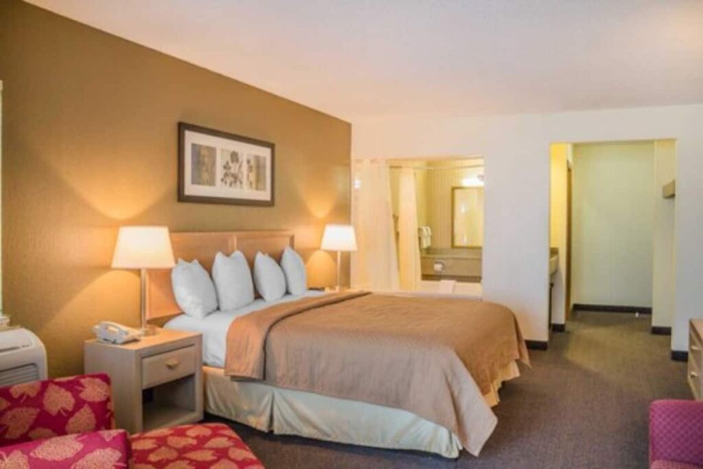 Quality Inn - Image 4