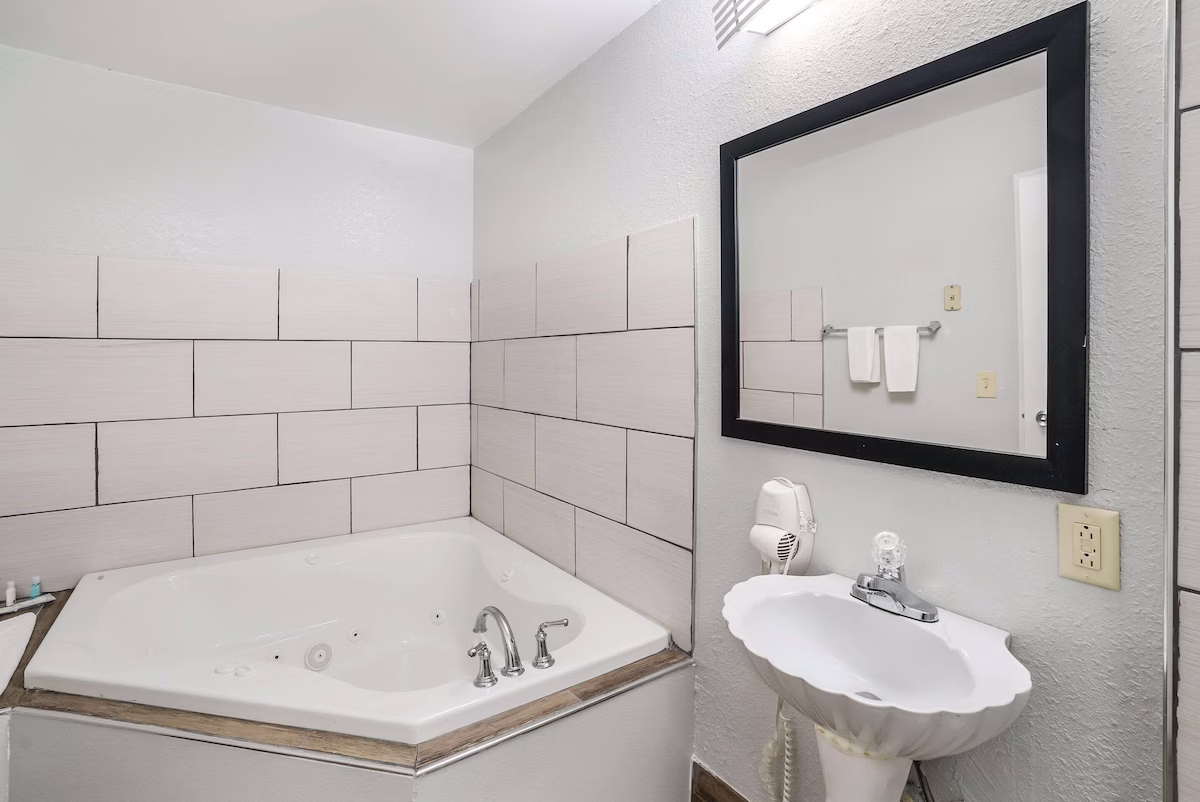 Quality Inn - Image 1