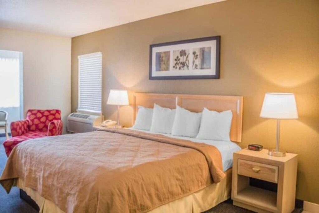 Quality Inn - Image 3