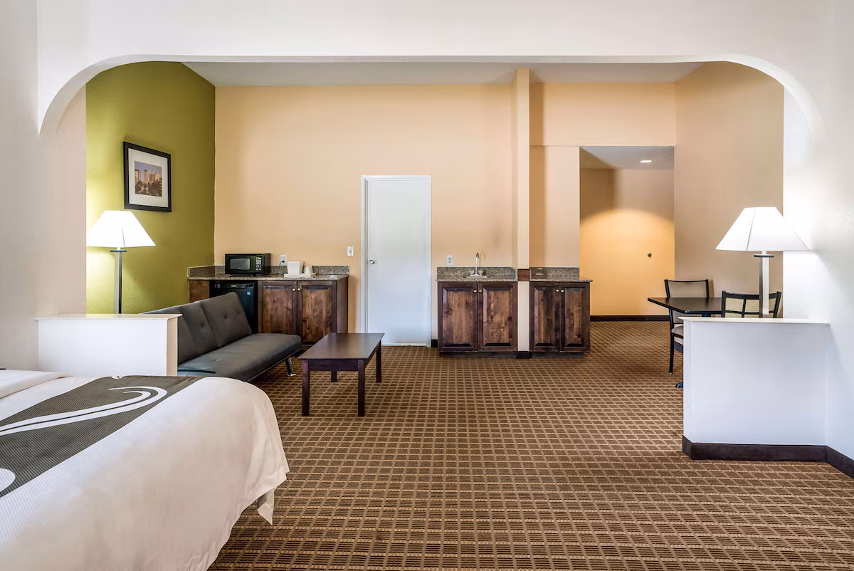 Quality Inn - Image 3