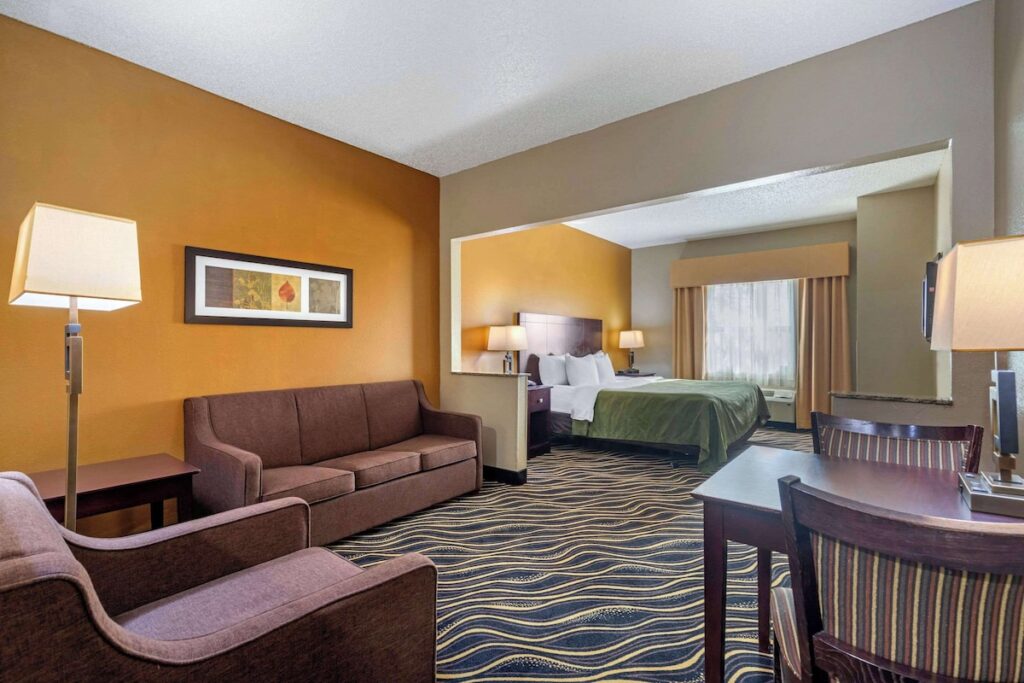 Quality Suites Addison – Dallas - Image 3