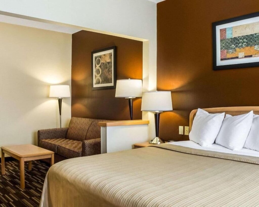 Quality Suites Near West Acres - Image 3