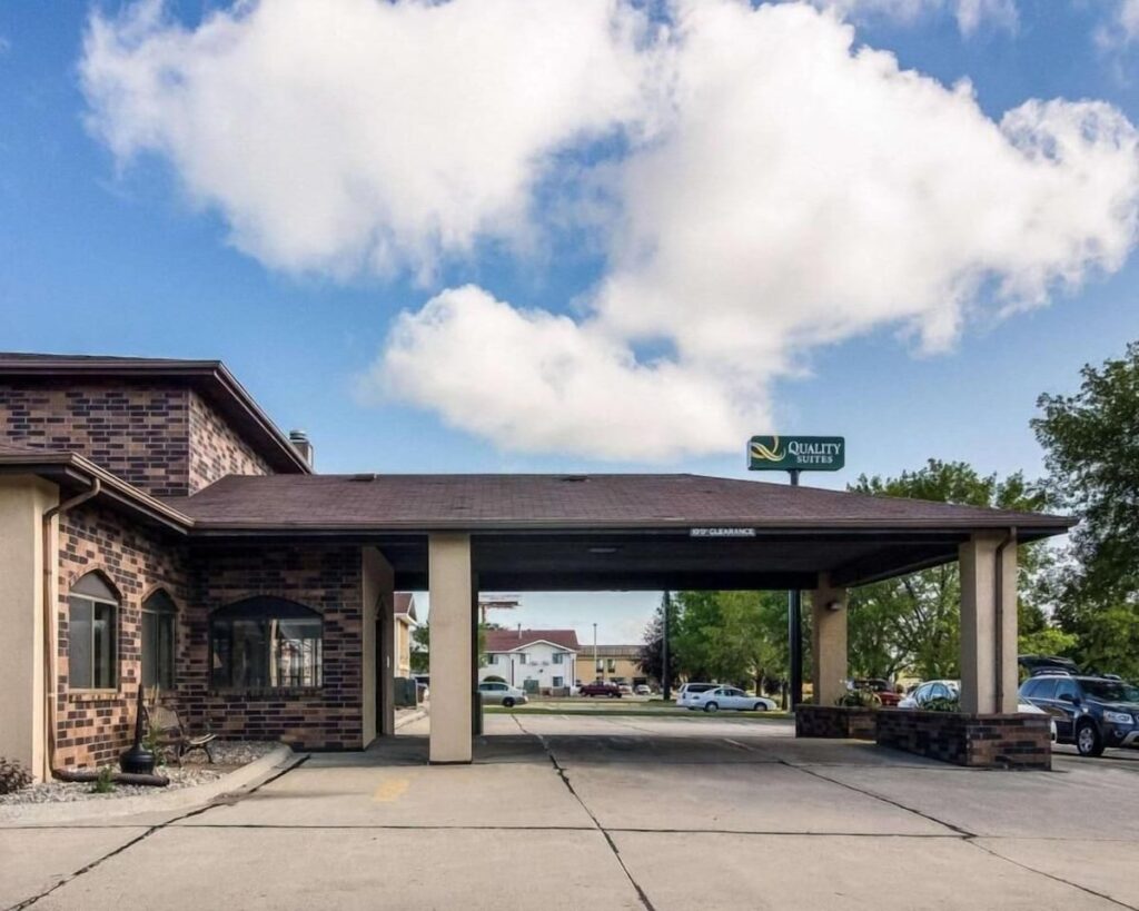 Quality Suites Near West Acres - Image 4