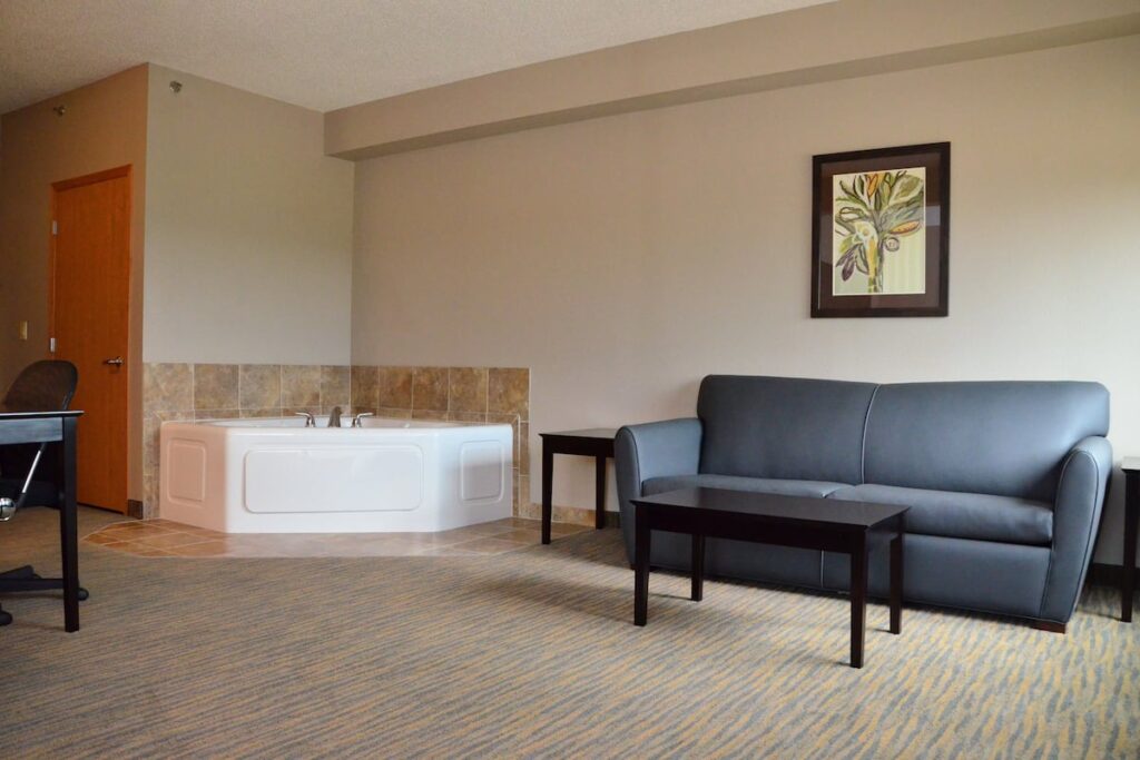 Qube Hotel - Image 4