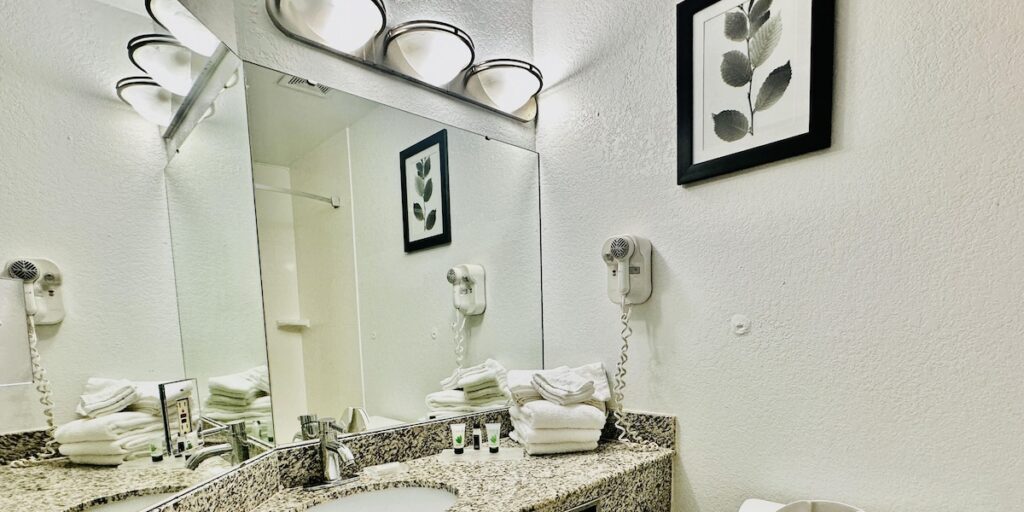 Radiant Inn & Suites - Image 4