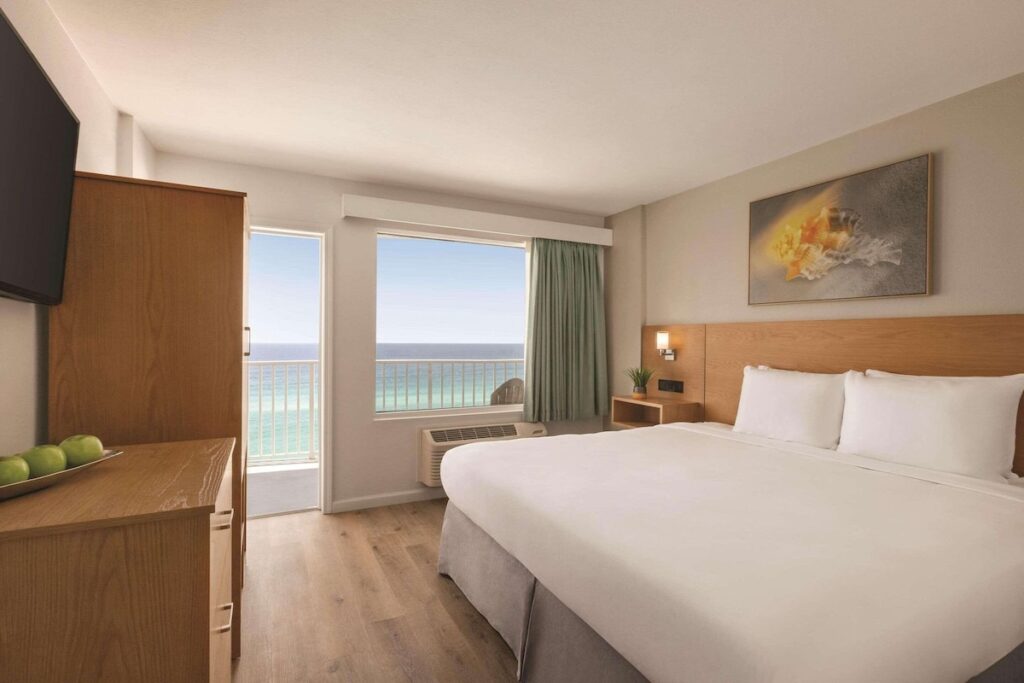 Radisson Beachfront Hotel – Panama City Beach - Image 2