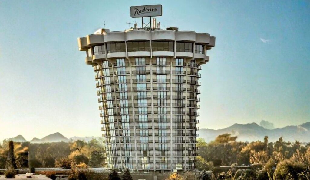 Radisson Hotel Cincinnati Riverfront - Image 4