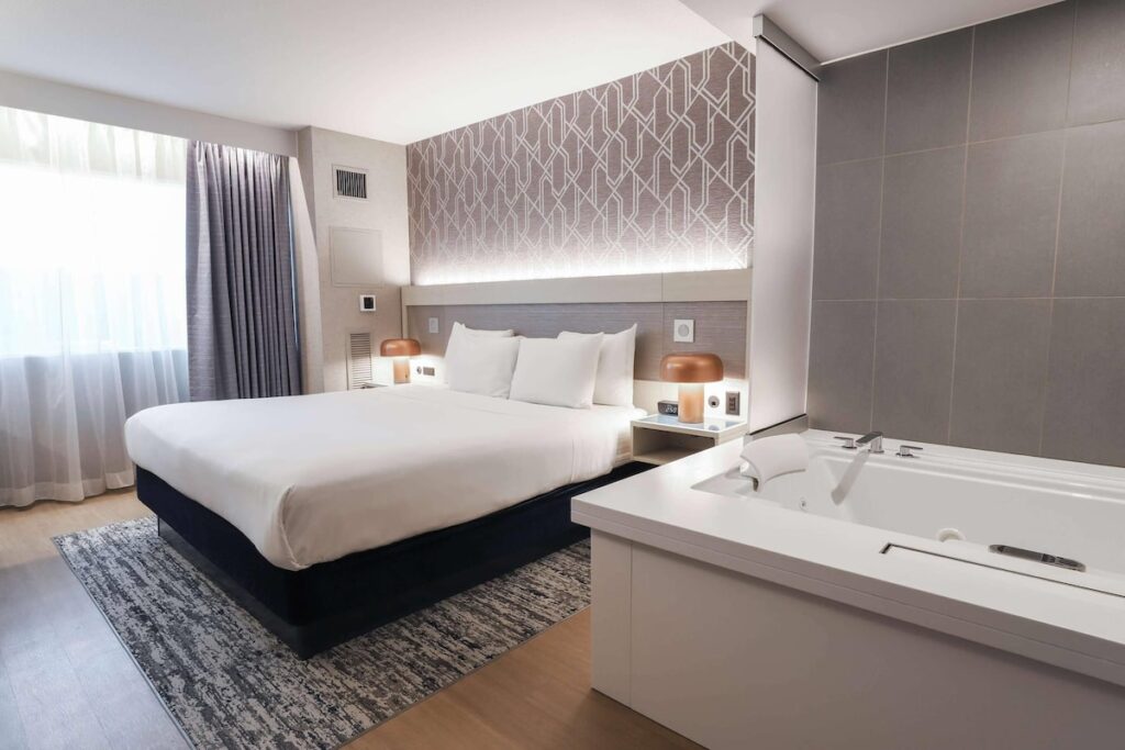 Radisson Plaza Hotel at Kalamazoo Center - Image 2