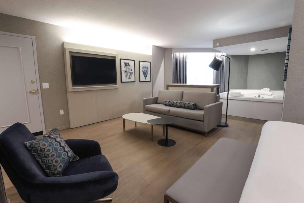 Radisson Plaza Hotel at Kalamazoo Center - Image 3