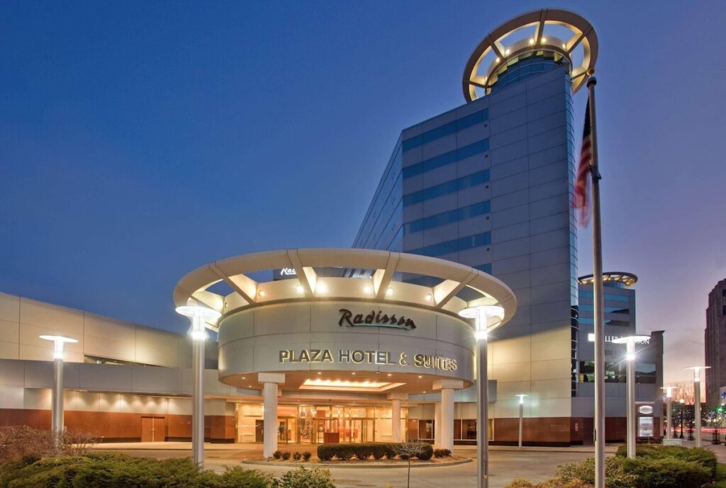 Radisson Plaza Hotel at Kalamazoo Center - Image 4