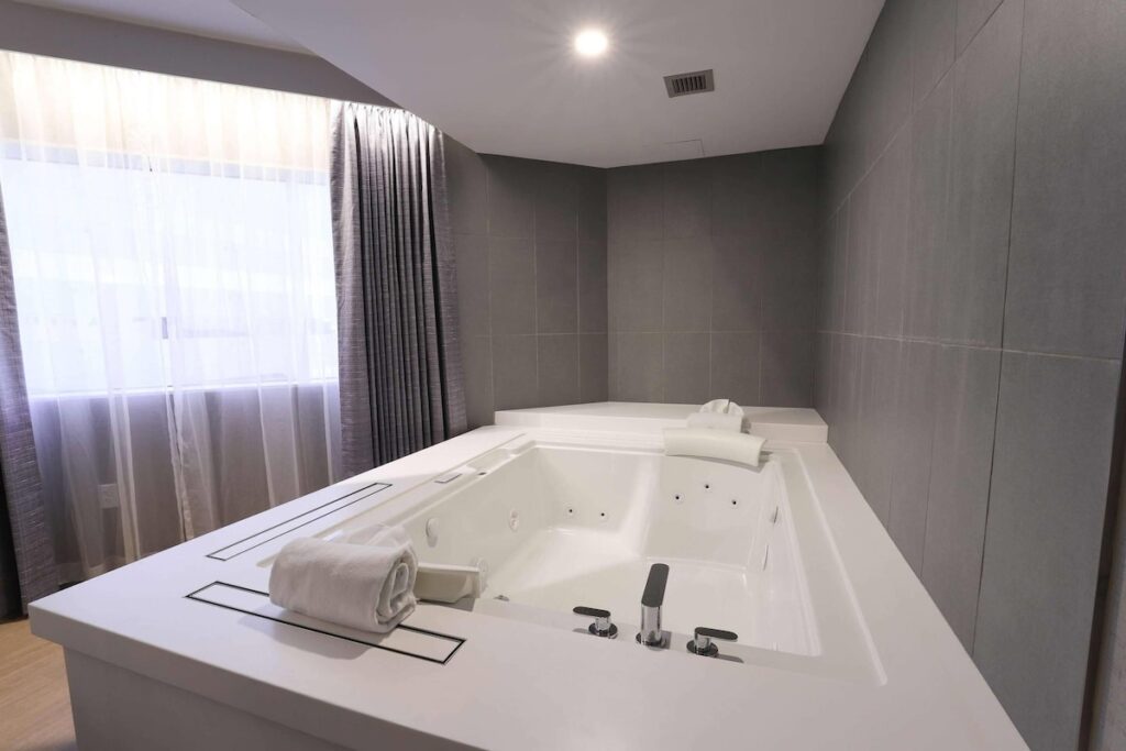 Radisson Plaza Hotel at Kalamazoo Center - Image 1