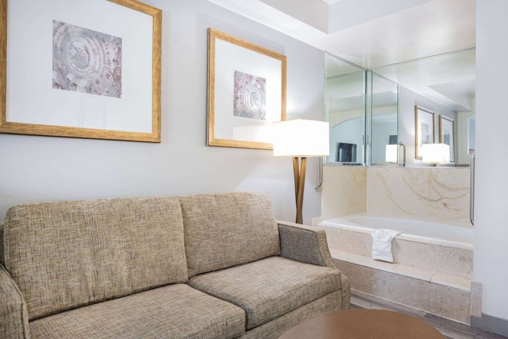 Ramada by Wyndham Bakersfield North - Image 1