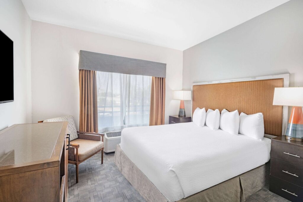 Ramada by Wyndham Bakersfield North - Image 3