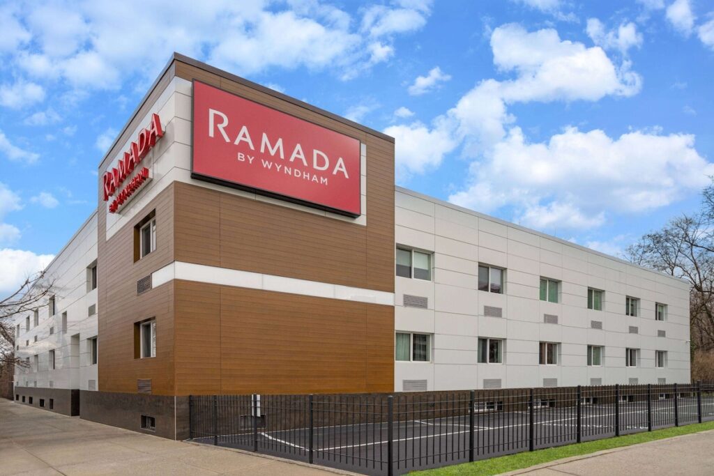 Ramada by Wyndham Bronx - Image 2