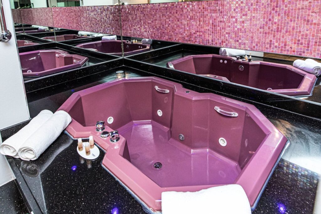 Ramada by Wyndham Bronx - Image 1