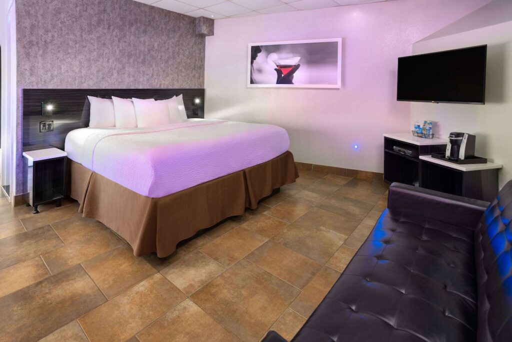 Ramada by Wyndham Bronx - Image 3