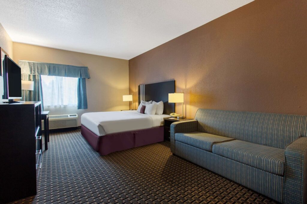 Ramada by Wyndham Glendale Heights/Lombard - Image 3