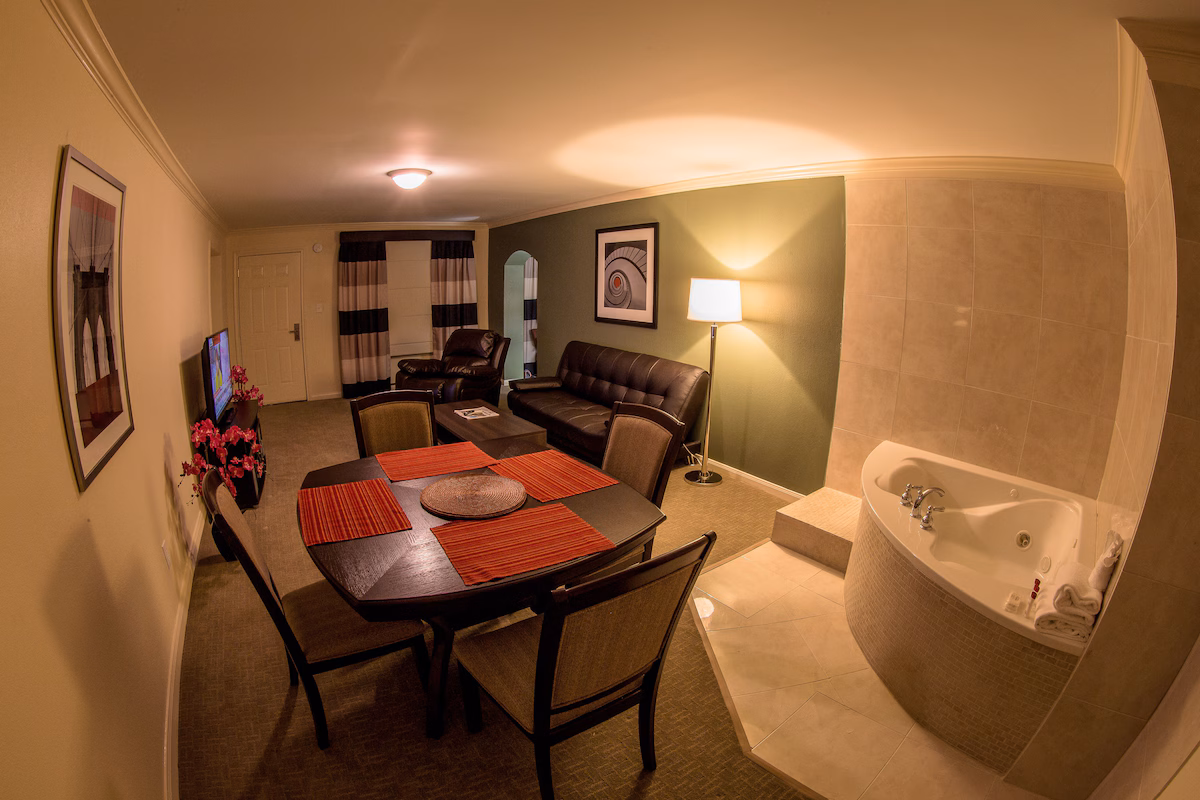 Ramada by Wyndham Houston Intercontinental Airport East - Image 1