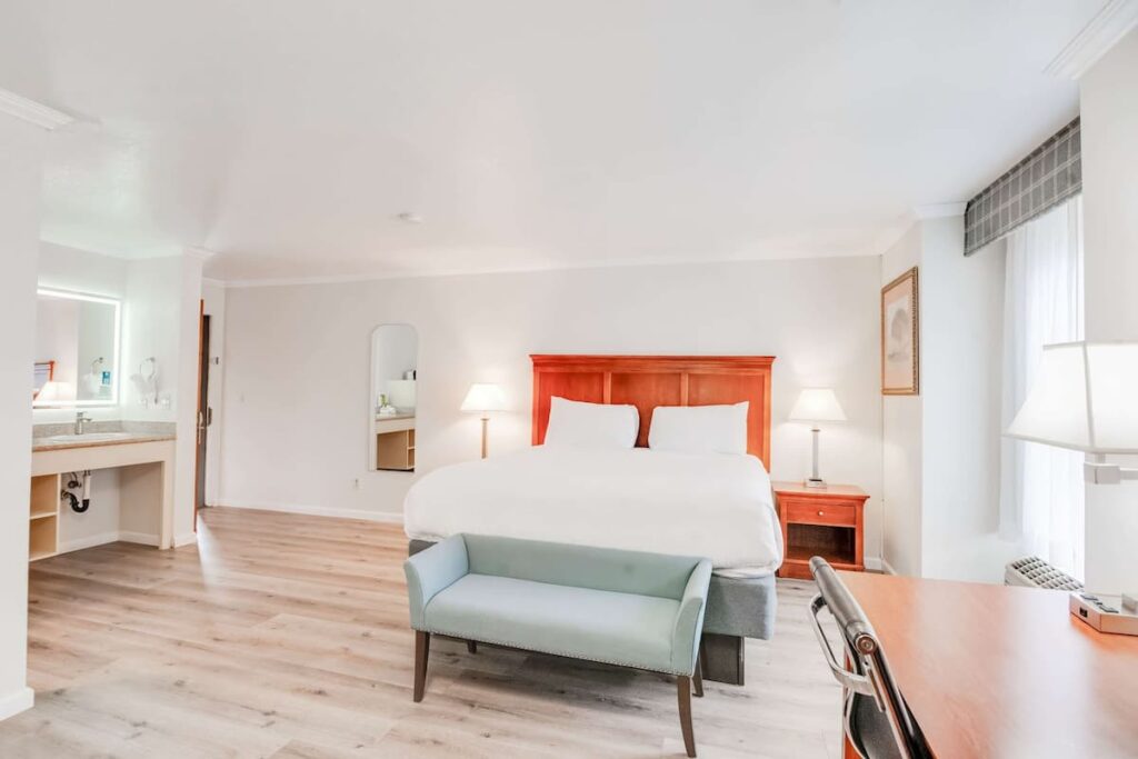 Ramada by Wyndham Mountain View - Image 3