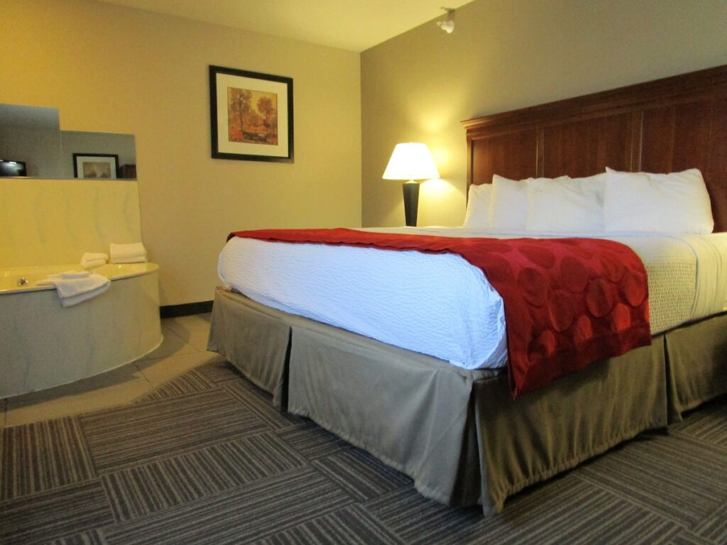 Ramada by Wyndham Platte City KCI Airport - Image 2