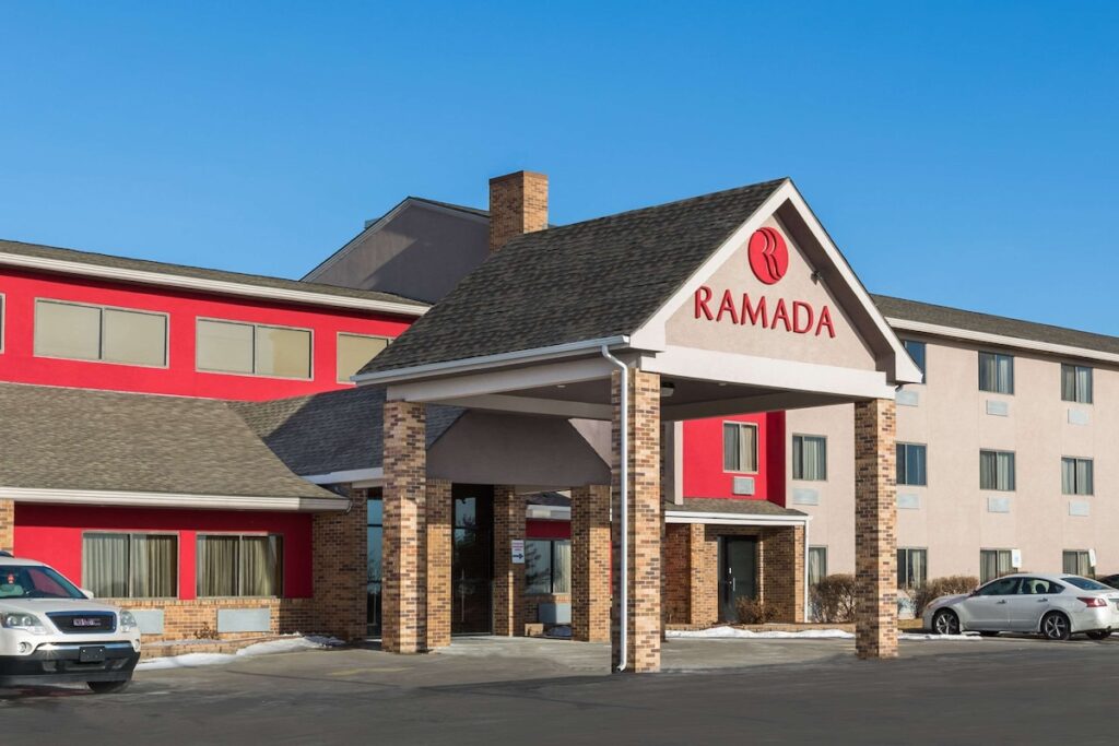 Ramada by Wyndham Platte City KCI Airport - Image 4