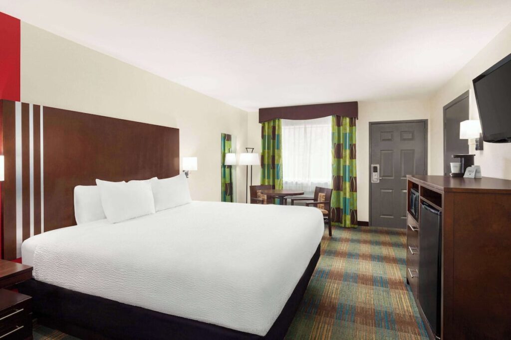 Ramada by Wyndham San Antonio Near SeaWorld/Lackland AFB - Image 4