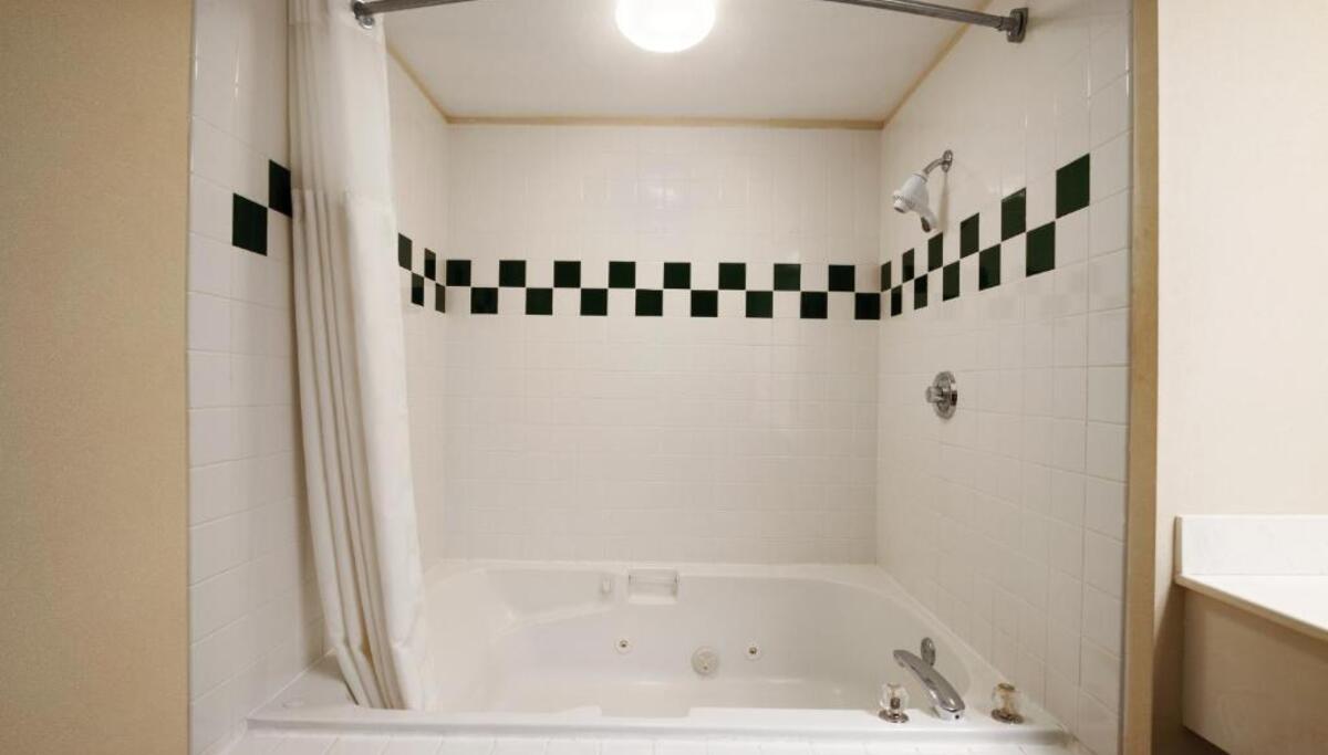 Ramada by Wyndham SeaTac Airport
