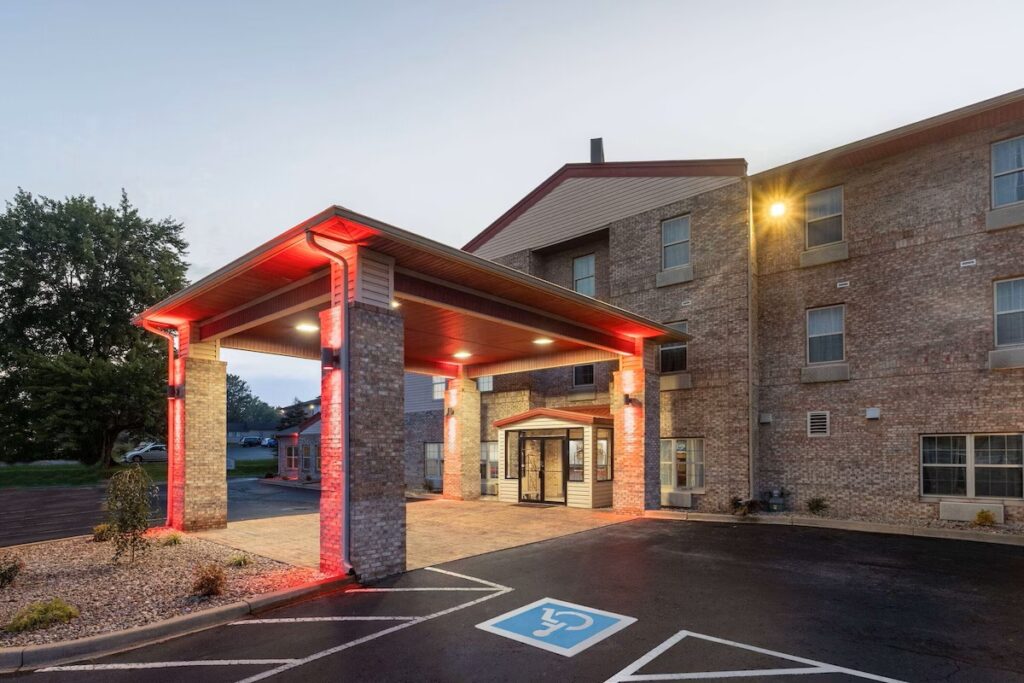 Ramada by Wyndham Sellersburg/Louisville North - Image 2