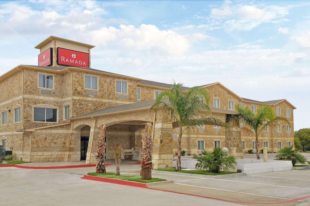 Ramada by Wyndham South Waco - Image 5