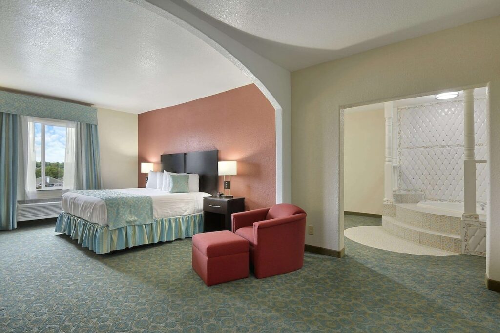 Ramada by Wyndham South Waco - Image 3
