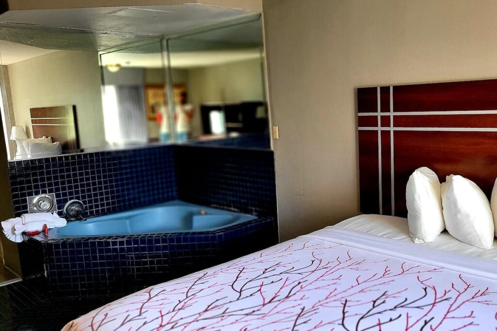 Rancho San Diego Inn & Suites - Image 3