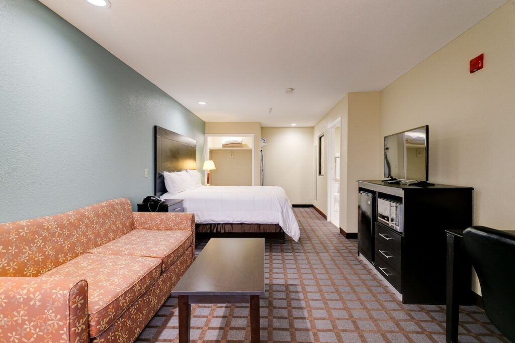 Ranger Inn and Suites - Image 4