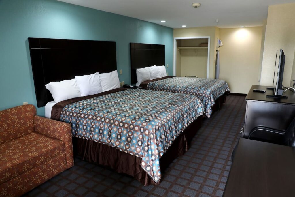 Ranger Inn and Suites - Image 3