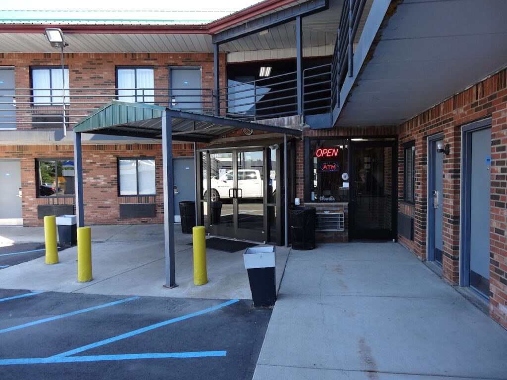 Red Apple Inn - Image 2