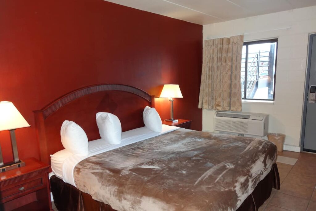 Red Apple Inn - Image 3