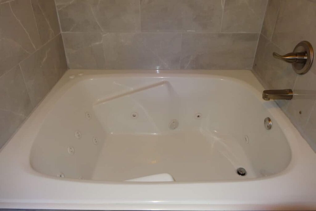 Red Apple Inn - Image 1