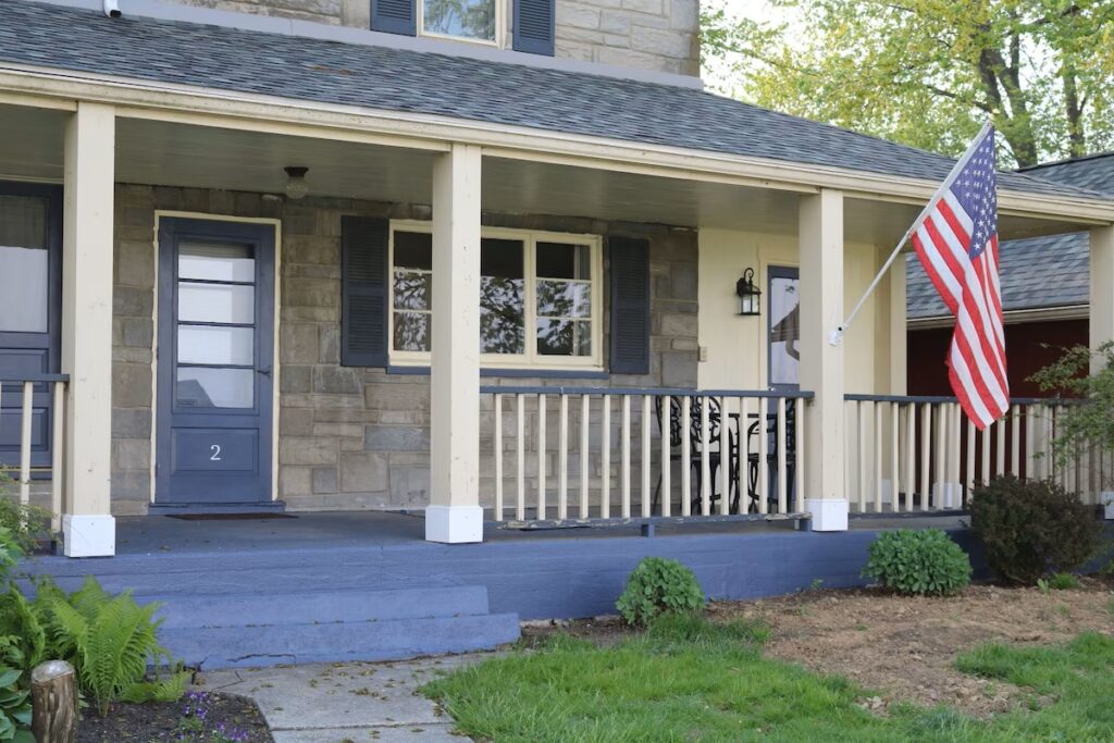 Red Caboose Motel - Image 2