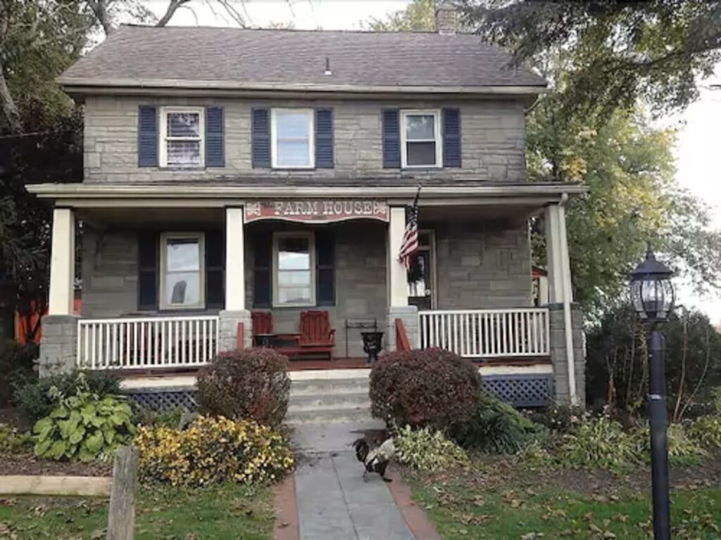 Red Caboose Motel - Image 3