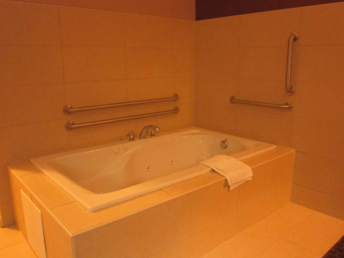 Red Carpet Inn And Suites Monmouth Jtc - Image 1